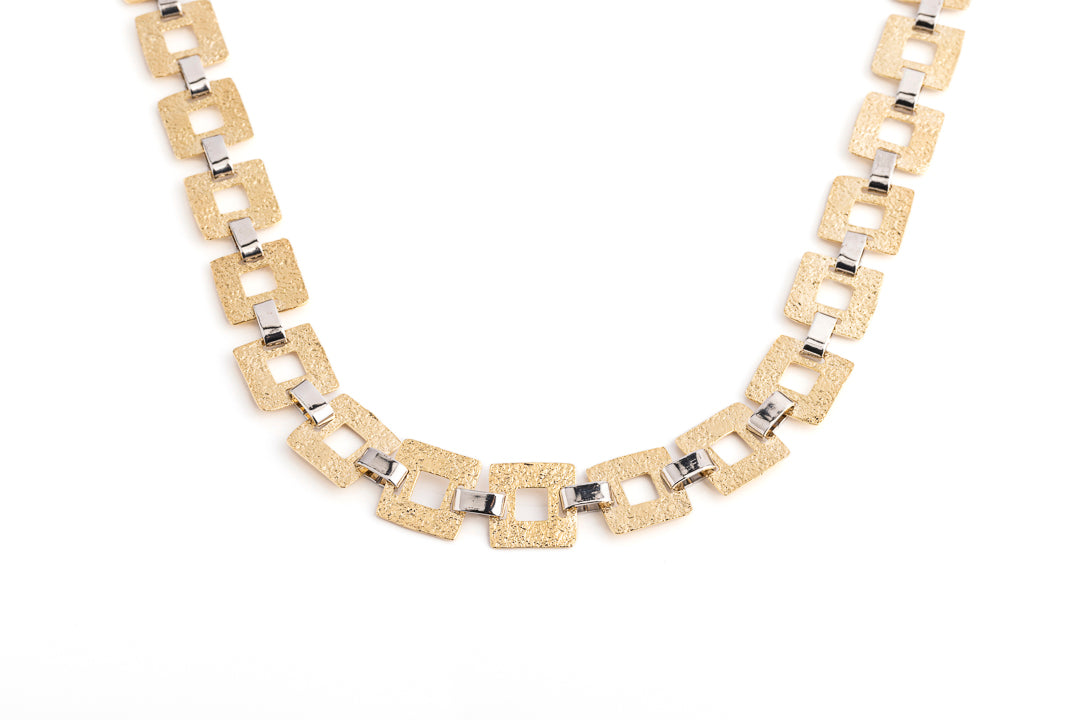 Collana martellata quadrata oro